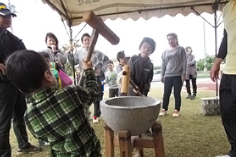 餅つきの模様