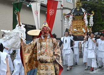 神輿陸上渡御の模様