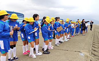 構内見学の模様