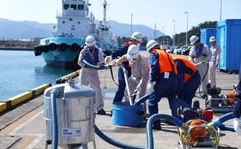 海岸漂着油回収訓練