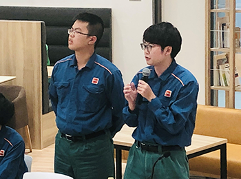 発表の様子。左から森さん、竹井さん