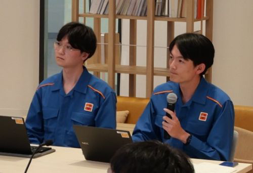 発表の様子:左から吉川さん、忠鉢さん
