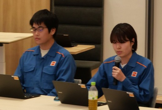 発表の様子:左から坂口さん、田口さん